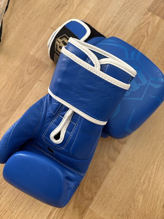Zestaw dziecięcy do kickboxingu.