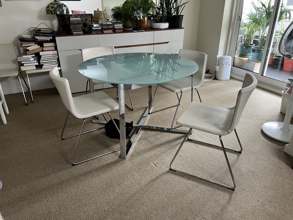 Mesa com tampo de vidro64862806534403121