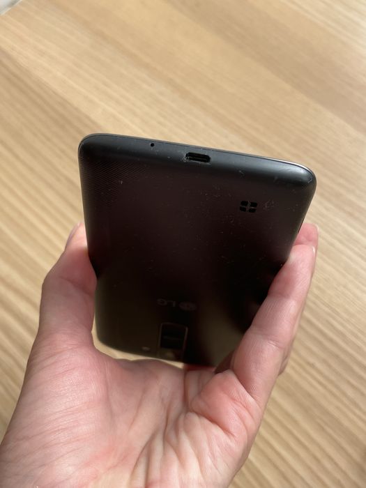 Телефон мобільний LG