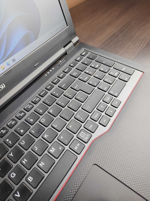 LAPTOP | Fujitsu LifeBook | 15,6" FHD | i5-8250U | 16GB RAM | 256SSD