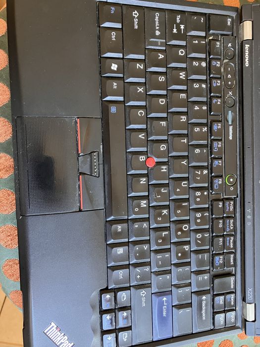 Lenovo x220 ze stacją dokującą