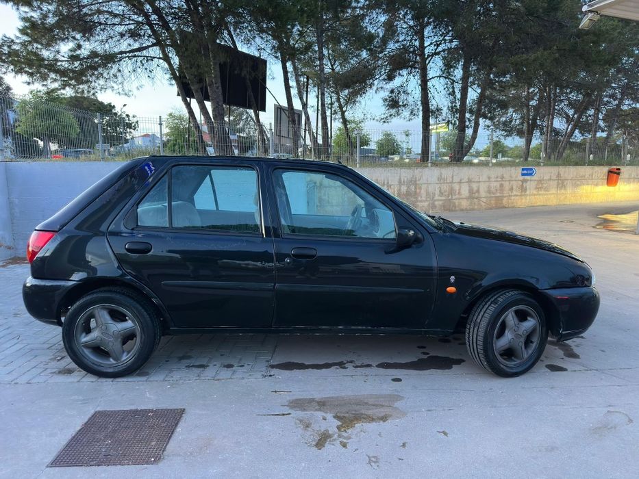 Carrinho barato velhinho  mas motor funciona bem!