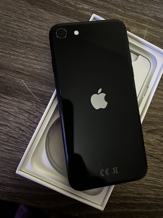Продам iPhone SE 2020