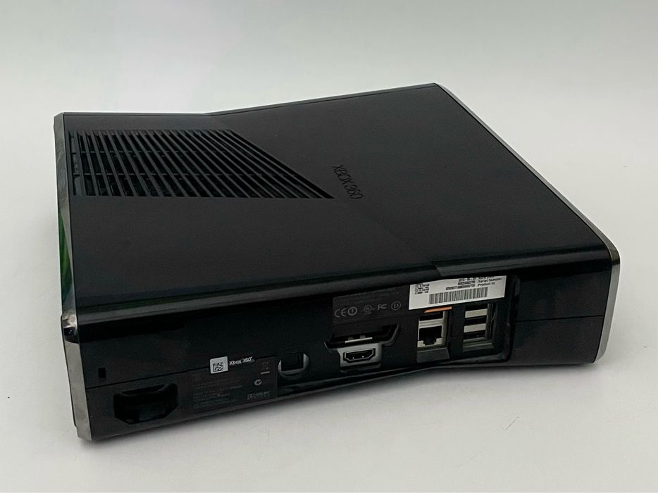 Konsola Microsoft Xbox 360 Slim 250GB z Kinect, 2 gry, pad - sprawna