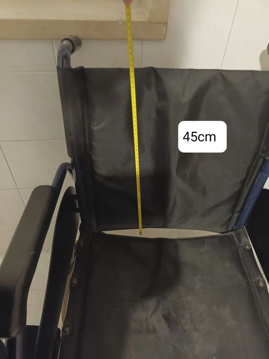 Cadeira de rodas Breezy 90- precisa de rodas da frente