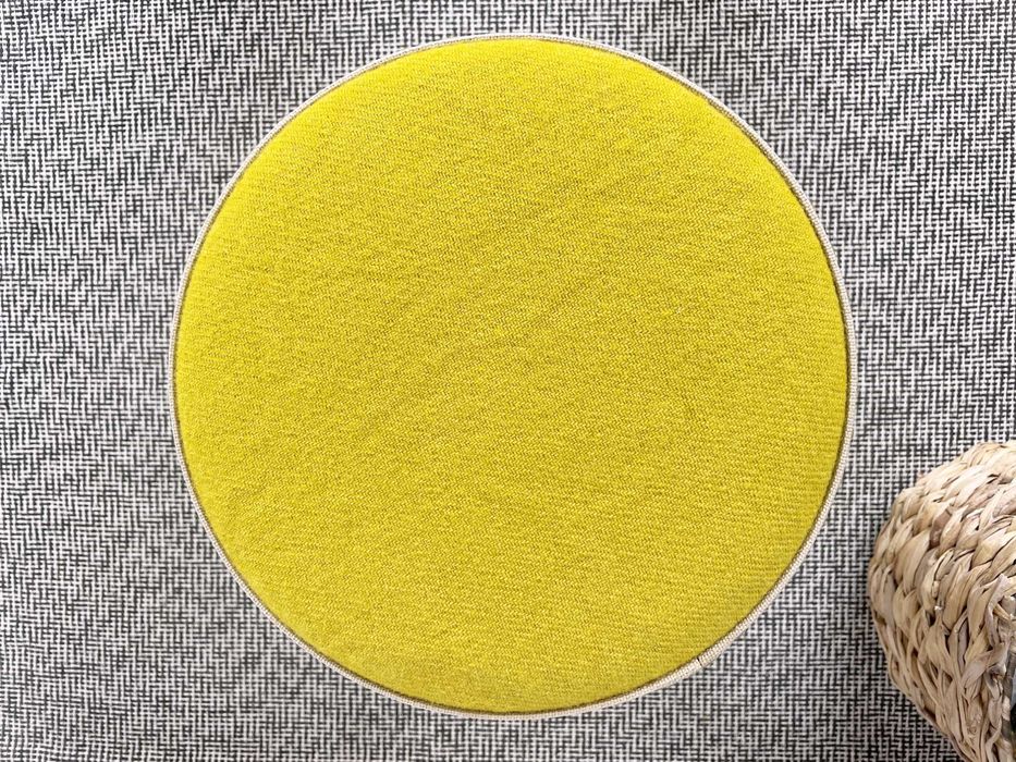 Duński podnóżek/stołek/taboret z haftowaną tapicerką (mid century prl)