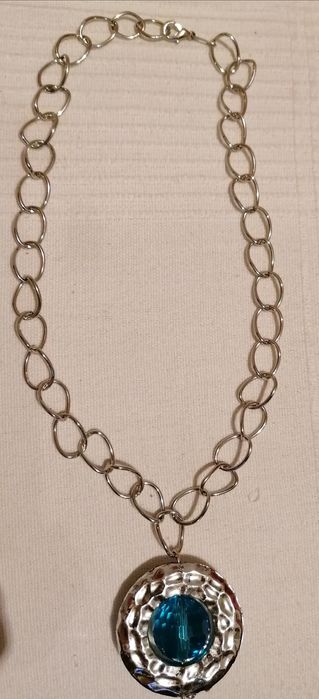 Colar  novo, feito à mão