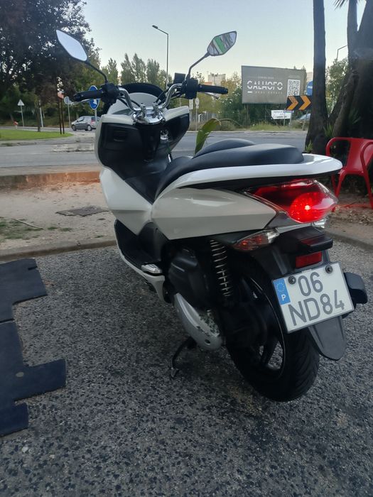 HONDA PCX 2012 Mota bem cuidada, óleo e kit CVT em dia, elétrica e pneus em excelente estado.