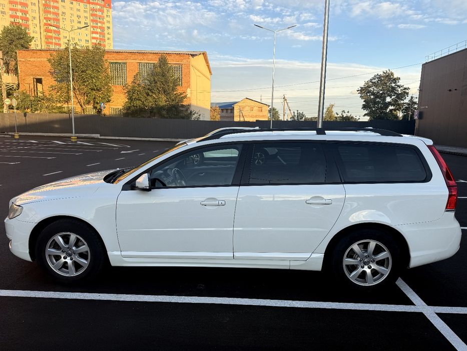 Продам автомобіль Volvo v70