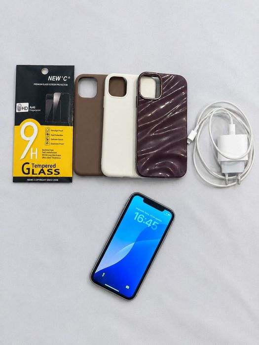 iPhone 11 64 GB + Capas + Carregador