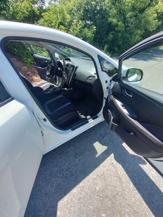 Продам Nissan Leaf 2014.