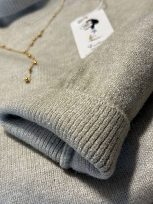 Теплий стильний светр кофта