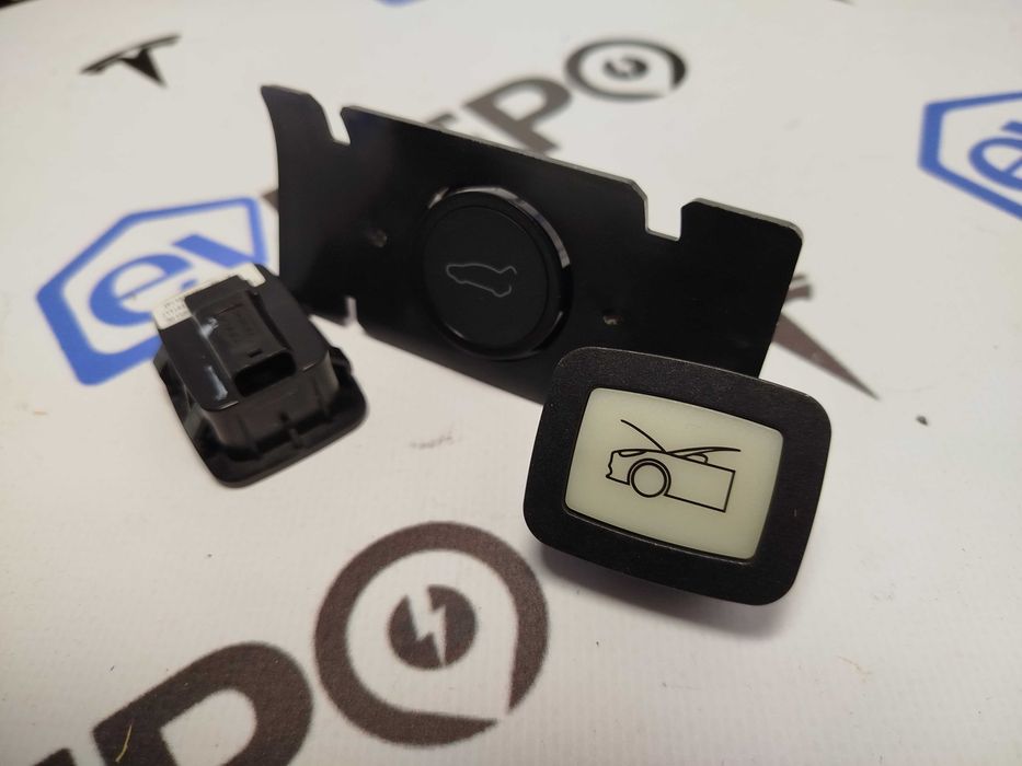 Кришка багажника (ляда) Tesla Model 3 Y