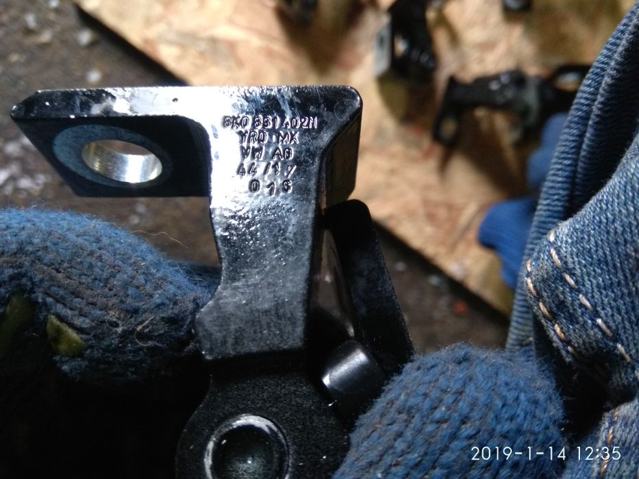 vw usa jetta 2010 по 2017 Петля двері ліва права 8k0831402.8k0831401