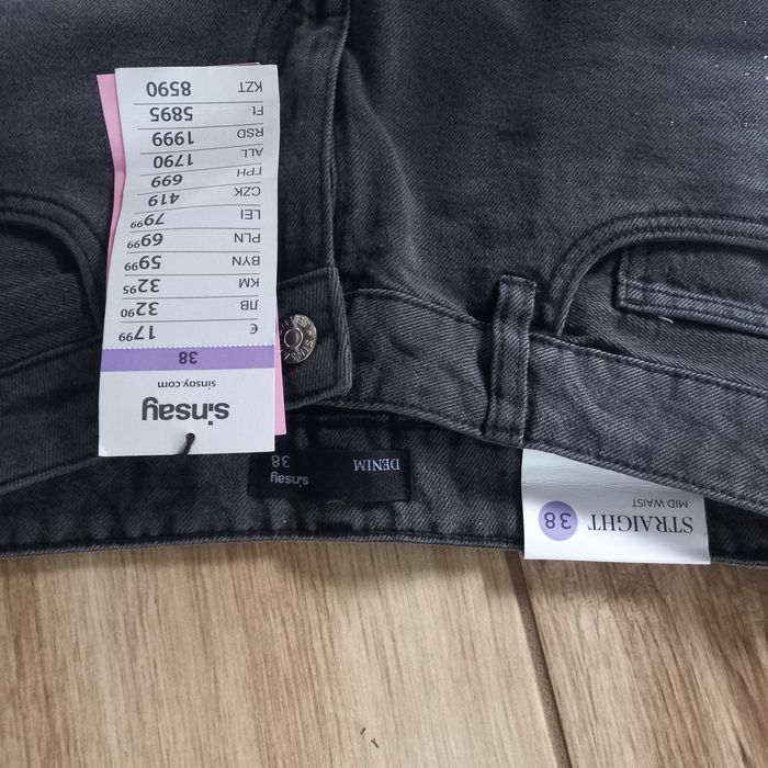 Damskie spodnie jeans  z szerokimi nogawkami-M