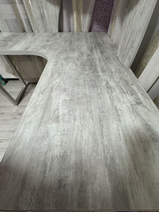 Письменный стол для школьника