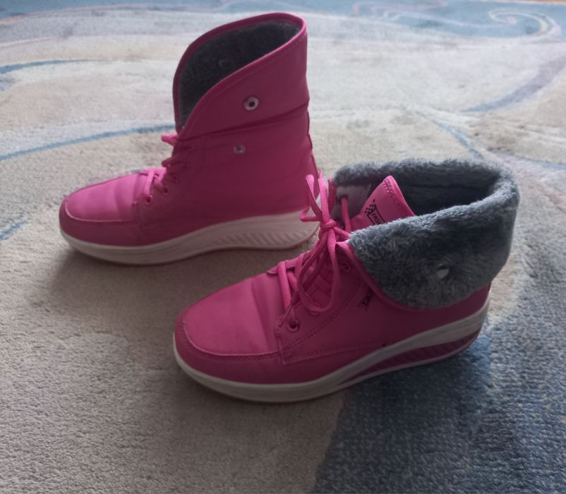 Женские зимние кроссовки 38 размер