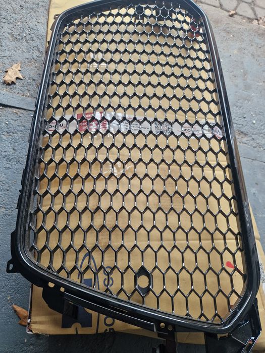 Gril Audi A4B8 polift