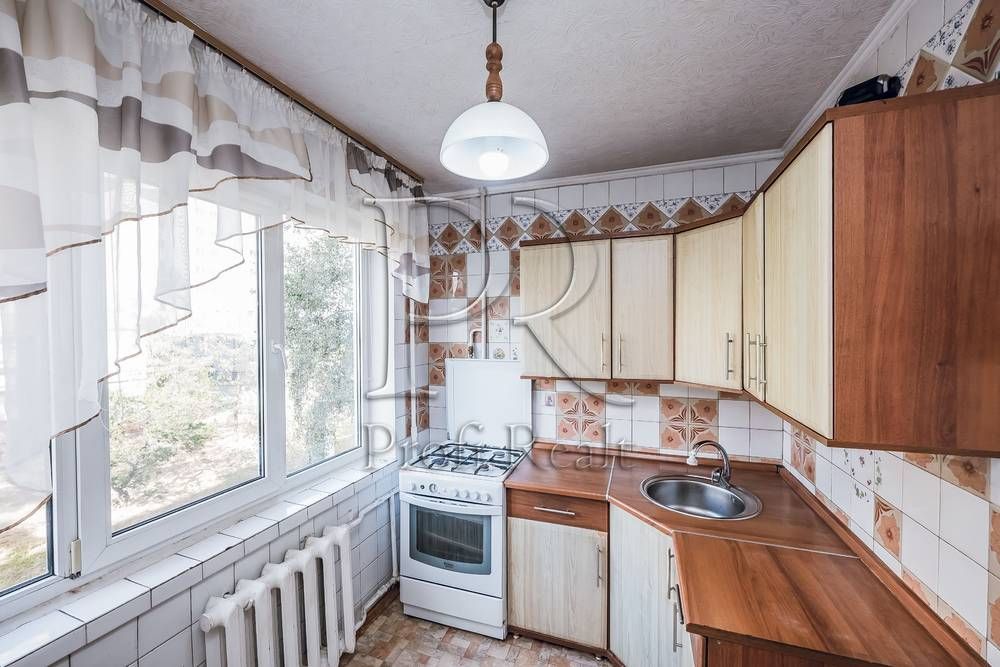 Продаж 3 кімнатна квартира/Райдужний массив/Шухевича 8А/Ватутіна
