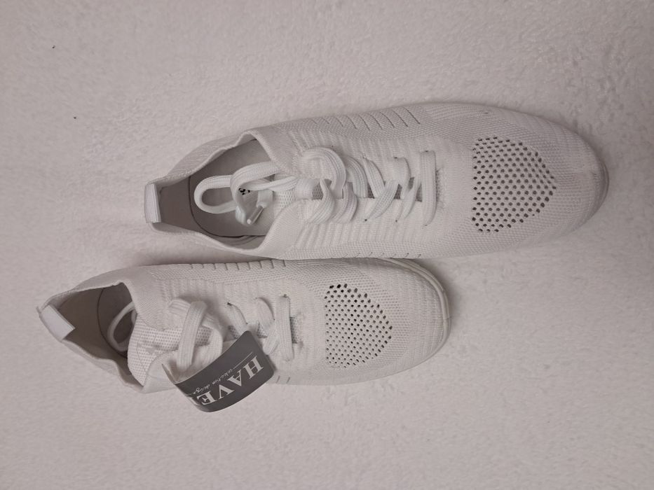 Idealne buty na spacery adidasy
