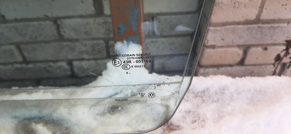 Скло  в двері Touareg