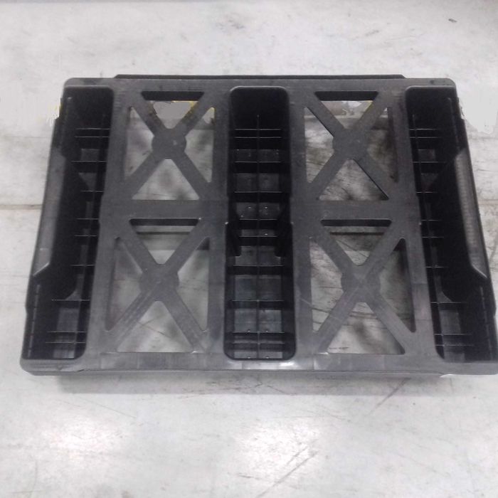 Paleta plastikowa 1/2 euro – 81 x 61