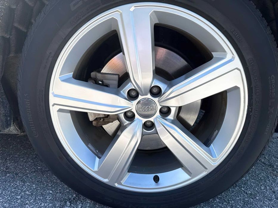 Audi e-tron      2019