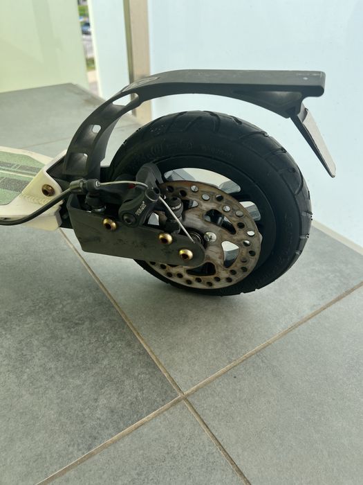 Hulajnoga Nils Extreme biala, amortyzatory