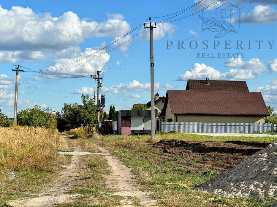 Кутова ділянка з соснами / Генеральські дачі, Музичі