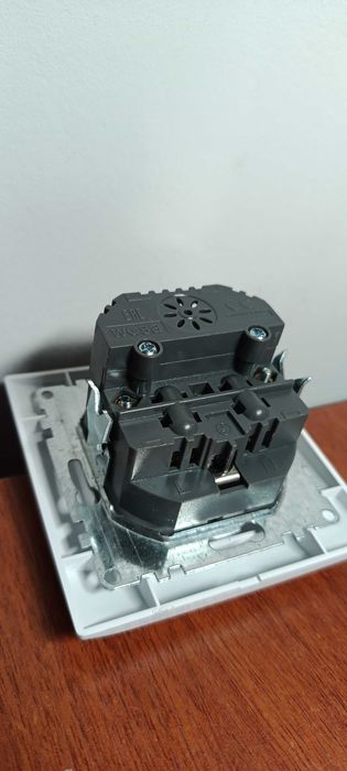 Розетка 220 із USB подвійна