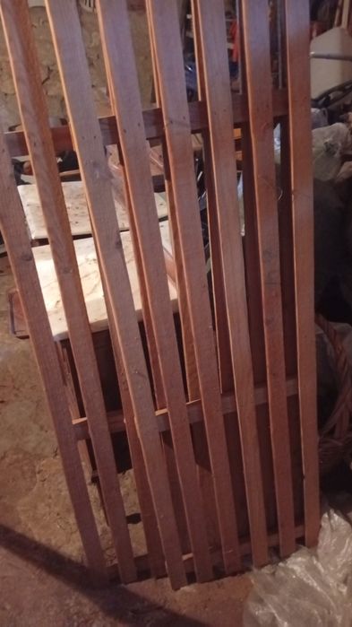 Cama casal com estrado e duas mesas cabeceiras iguais com pedra mármore excelentes condições
