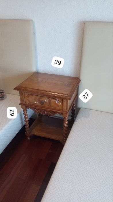 Conjunto Comoda + Mesa de Cabeceira Madeira