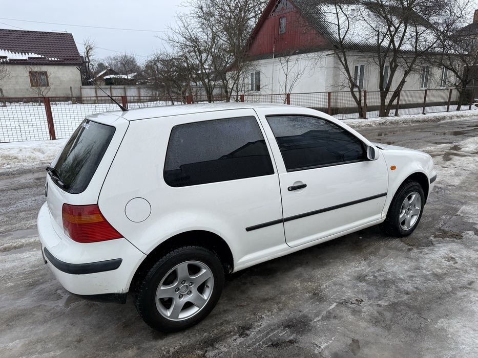 Volkswagen Golf 4 Автомат 1.6