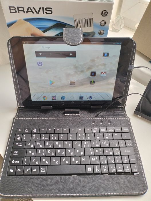 Планшет Bravis NP81QC 8 дюймів у хорошому стані.