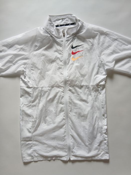 Легкая ветровка Nike
