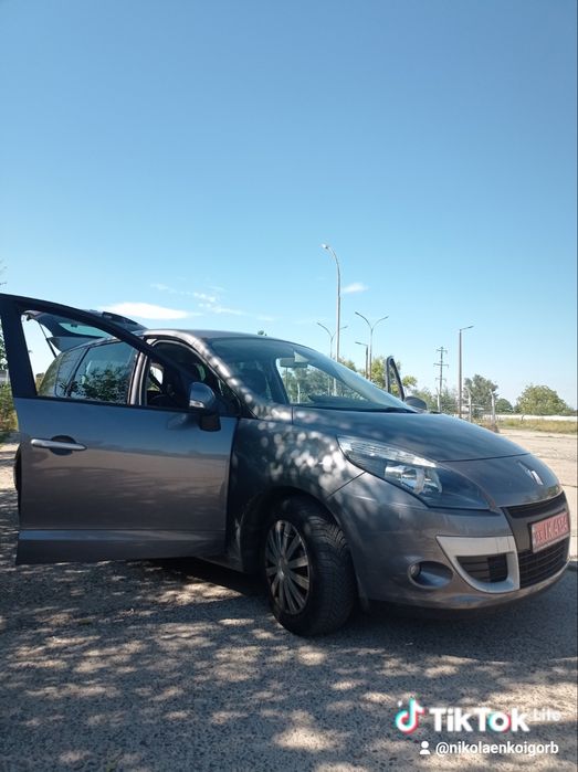 Renault Scenic 2011г.идеальное состояние