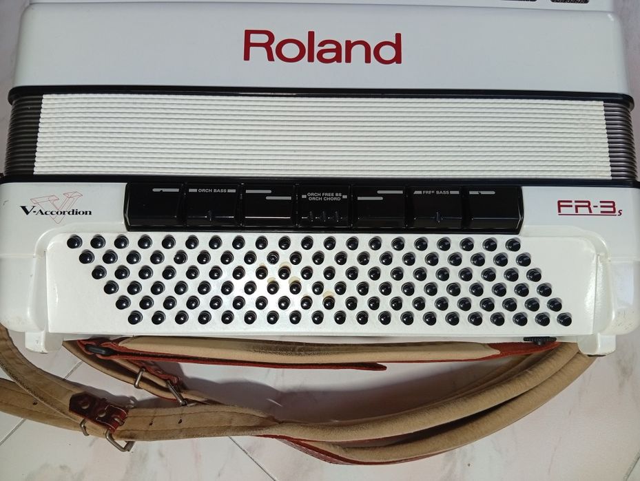 Roland FR-3S V-Accordion – Branco – 37 Teclas / 120 Baixos