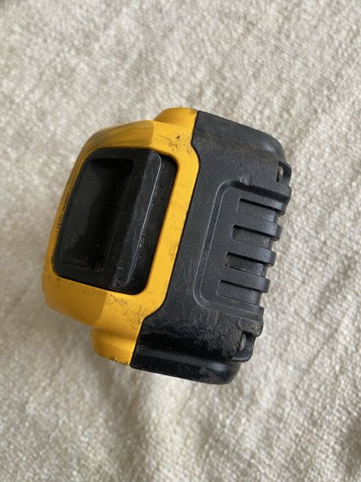 Литий-ионный аккумулятор DeWALT DCB184 XR