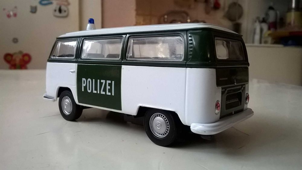 VOLKSWAGEN T2 BUS konwersja POLIZEI model metalowo-plastikowy