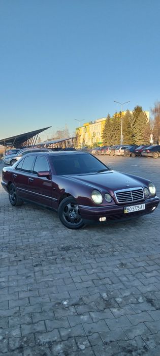 Мерседес Е 210 у хорошому стані
