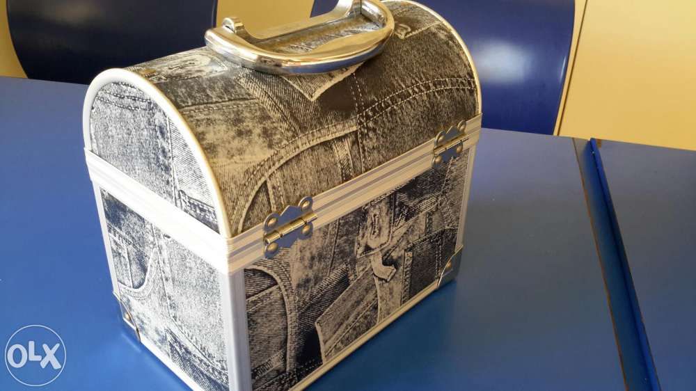 Baú pequeno em bom estado de conservacao