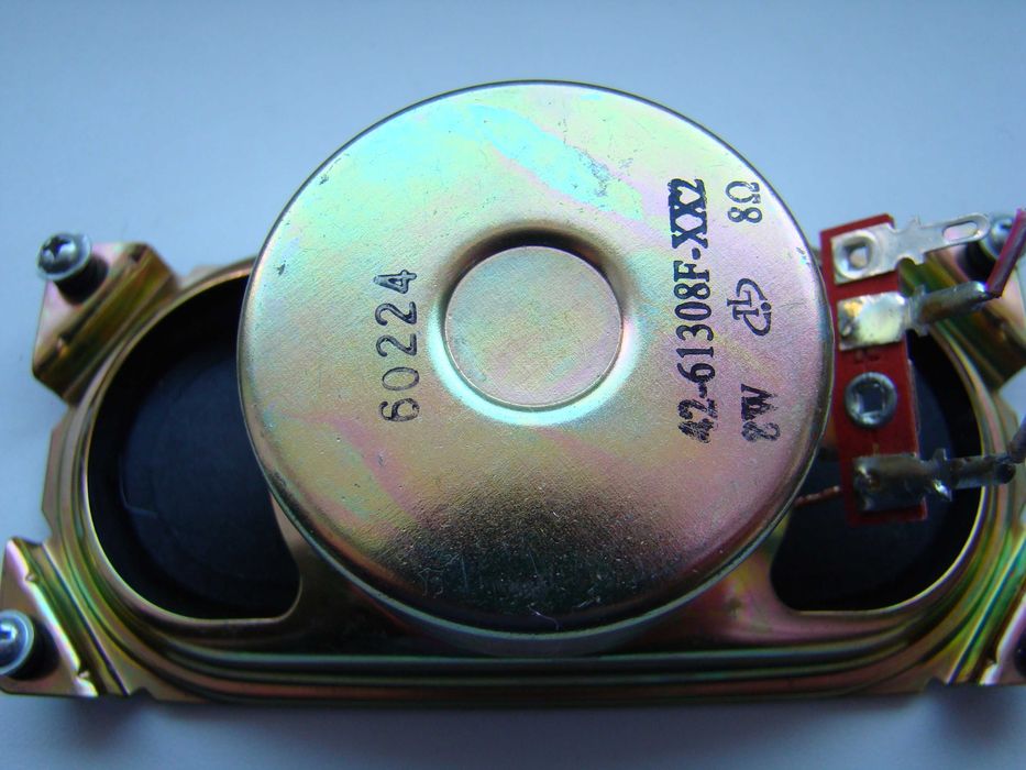 Динамики 2 шт., 8 W 8 Ом.