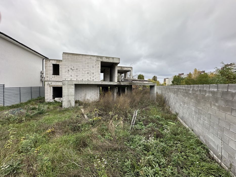 Продаж недобудованого будинку 230м.кв 5 соток землі к.м.Щастя (Жуляни)