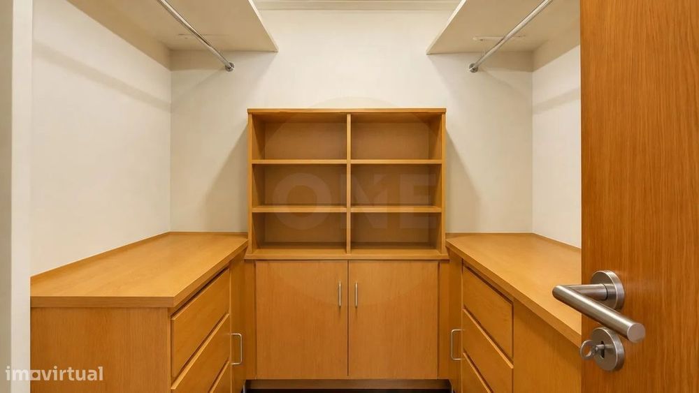 Moradia T5 Isolada com garagem – Elegância, Conforto e Privacidade