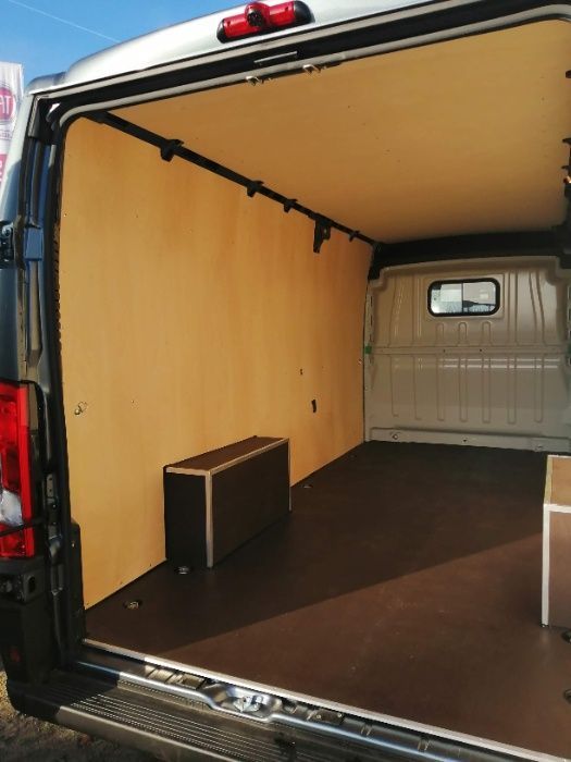 Citroen Jumper L2H2 Standardowa zabudowa przestrzeni ładunkowej busa