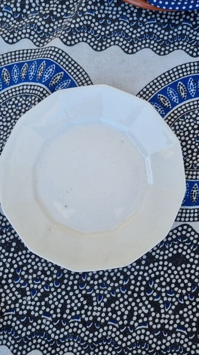 1 prato branco sobremesa