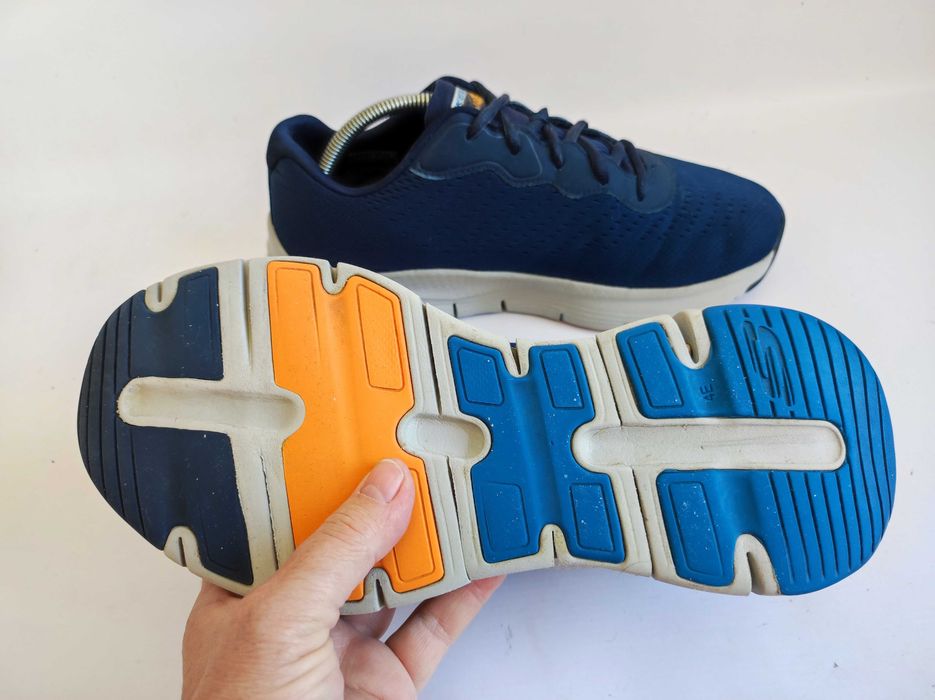 - Skechers - Sneakersy r. 42 / 43