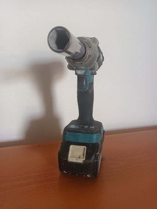 Chave de Impacto Makita DTW300, 18V com Bateria