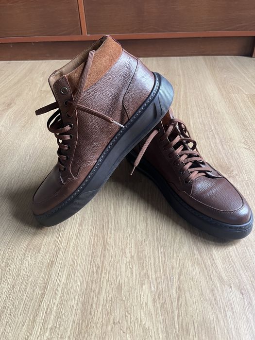 Brązowe buty męskie w sportowym stylu