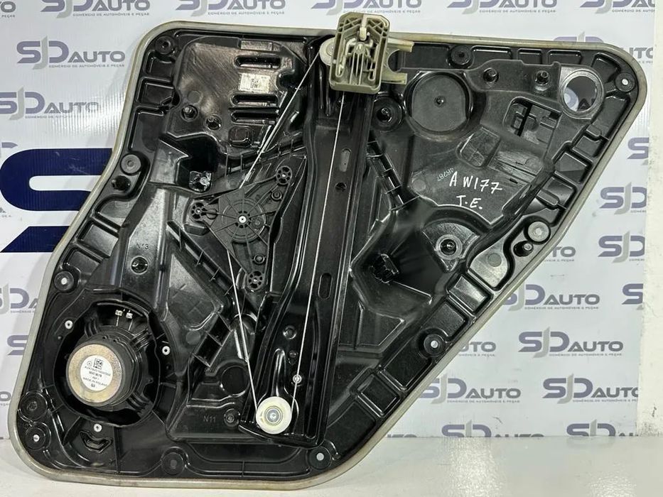 Elevador Trás Esquerdo - Mercedes A W177 (Sedan)